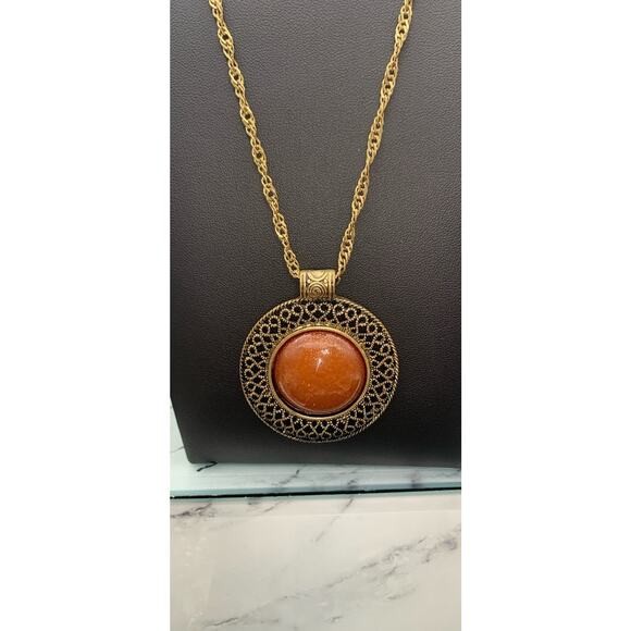 Vintage NWT Gold Tone Faux Gold / Sand Stone Pendant Necklace Boho Beauty 30” - Picture 3 of 5